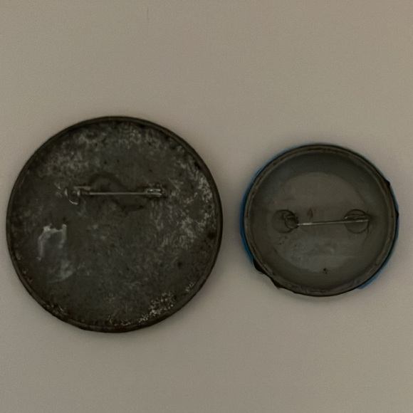 Vintage New York Telephone Pins (2) - Picture 4 of 8